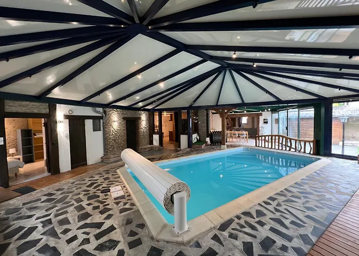 Rigolet Maison En Ville Avec Piscine Interieure